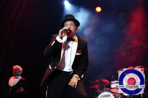 Jan Delay (D) with Disco No. 1 24. Summer Jam Festival - Fuehlinger See, Koeln - Red Stage 03. Juli 2009 (4).JPG